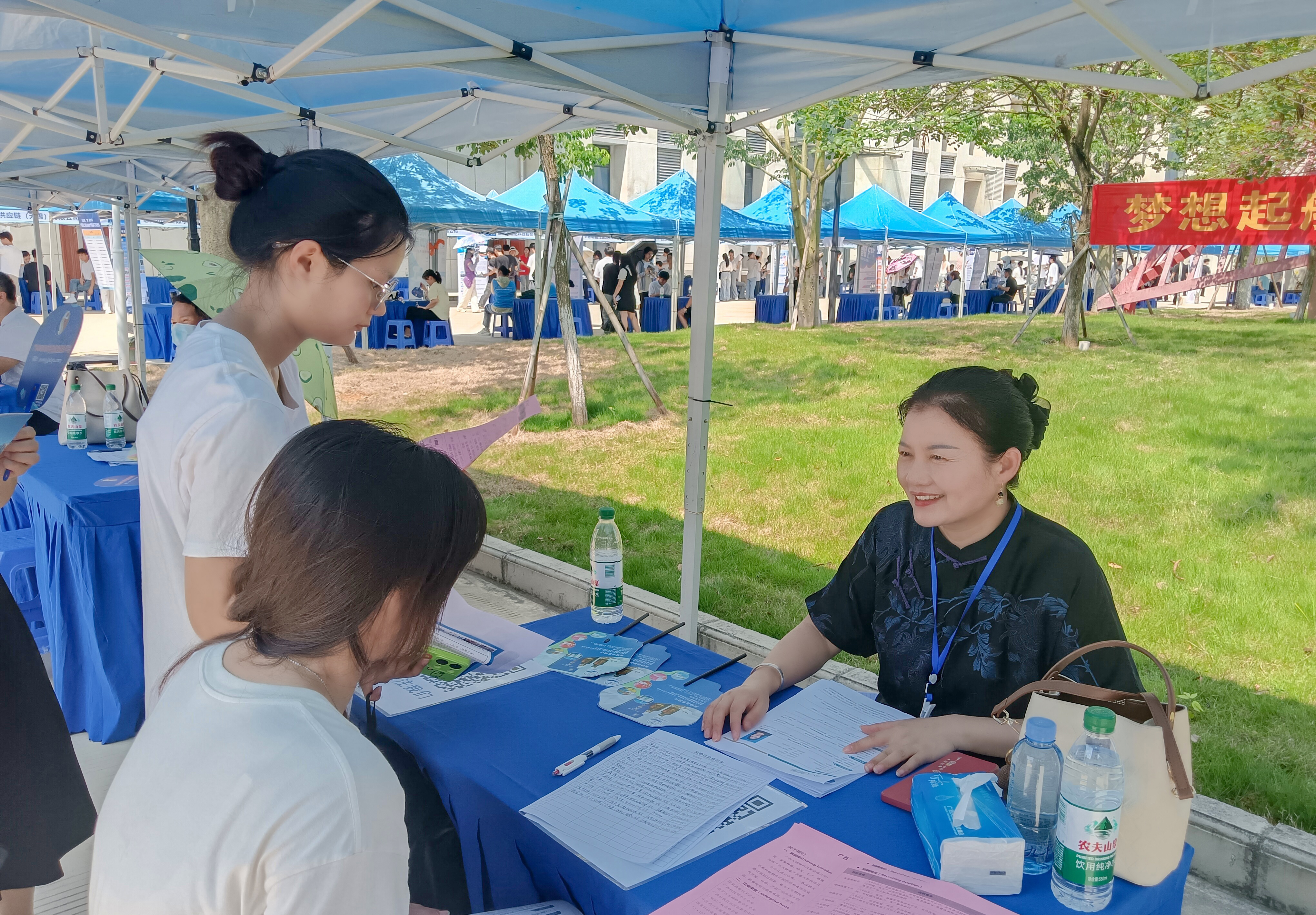 百企爭艷，天緣綠閃耀 2025 校園雙選會，見證健康未來力量